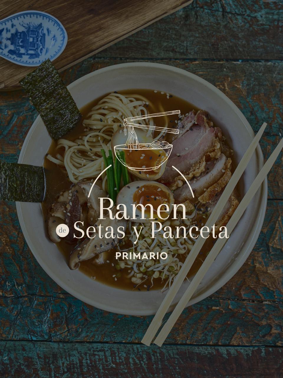 Ramen de setas y panceta con fondo de setas Primario